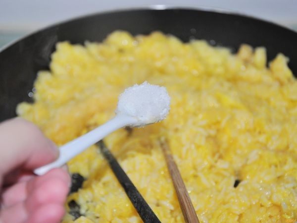 XO酱炒饭步骤5