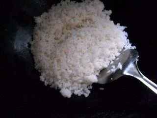 多彩花色炒饭步骤4