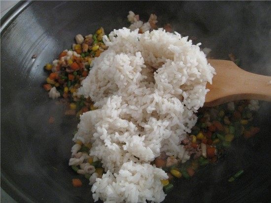 鱿鱼炒花饭步骤6