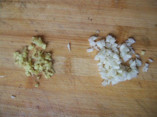 茄丁拌饭步骤3