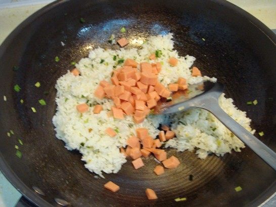 火腿丁炒饭步骤3