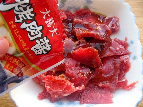 捧着锅大口吃的韩式拌步骤1