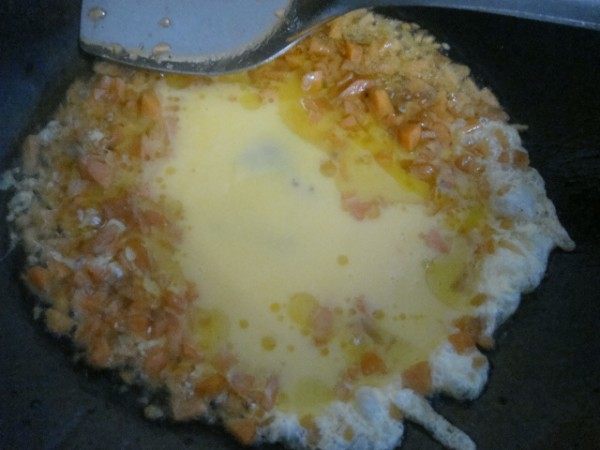 红萝卜鸡蛋炒饭步骤6