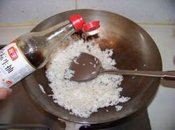 酸豆角葱香蛋炒饭步骤7