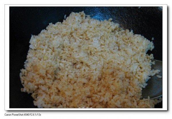虾油炒饭步骤4