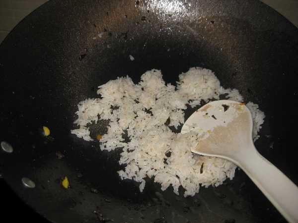 木耳玉米青菜粒红萝炒步骤3