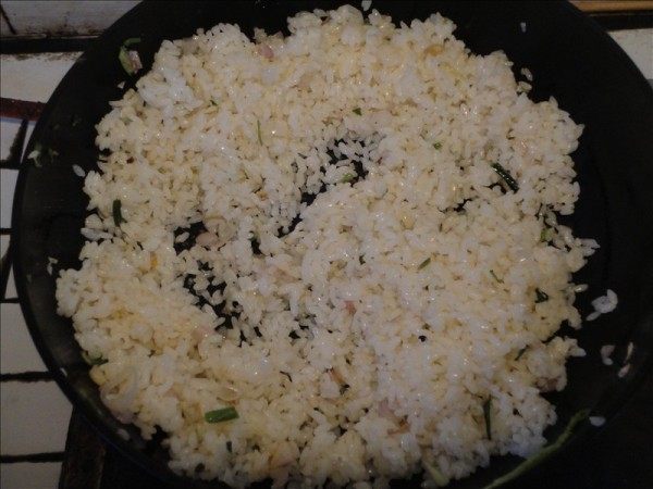 小葱炒米饭步骤5