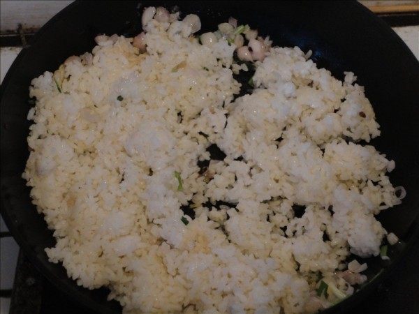 小葱炒米饭步骤4