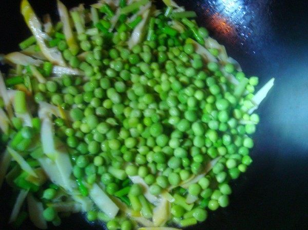 豌豆咸肉饭步骤3