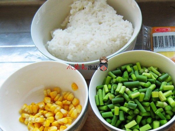 酱菜炒饭步骤3