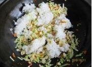 杂蔬辣炒饭步骤6