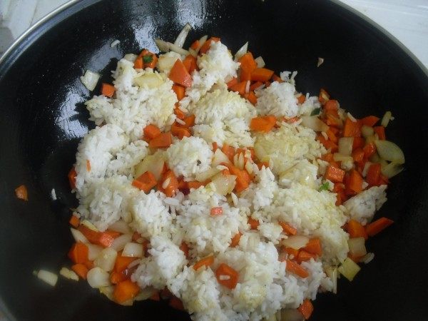 胡萝卜洋葱蛋炒饭步骤6