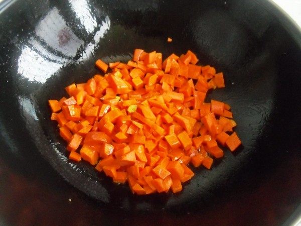 胡萝卜洋葱蛋炒饭步骤4