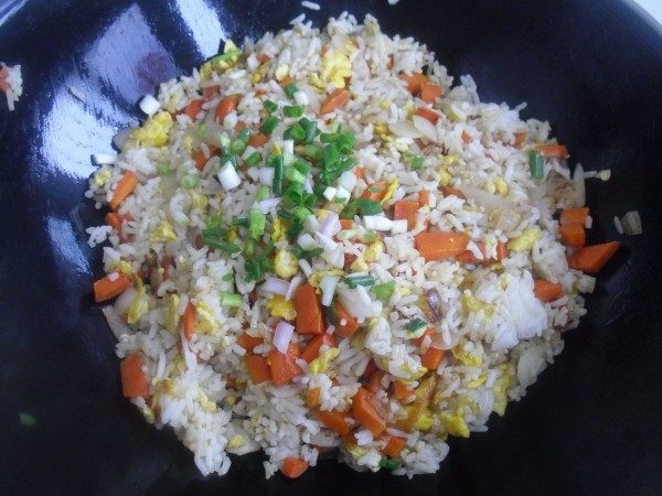 胡萝卜洋葱蛋炒饭步骤8
