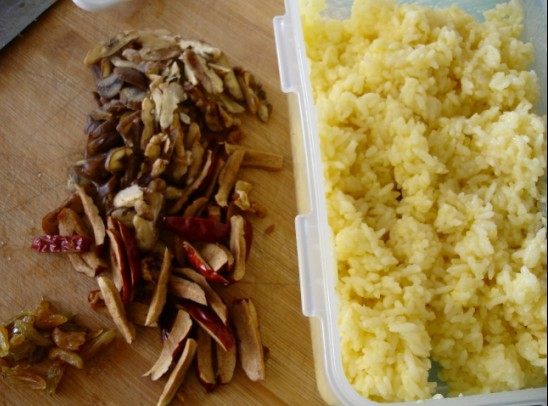 五仁炒饭步骤3