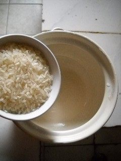 洋葱沙茶煲仔饭步骤1