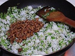 芹菜牛肉炒饭步骤8