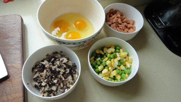 阳春蛋炒饭步骤1