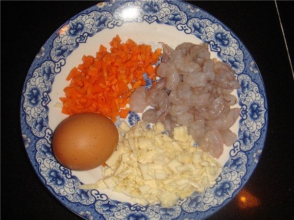 虾仁炒饭步骤1