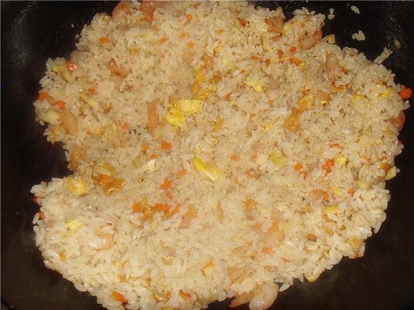 虾仁炒饭步骤7