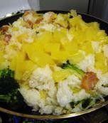 菠萝虾仁什锦炒饭步骤6