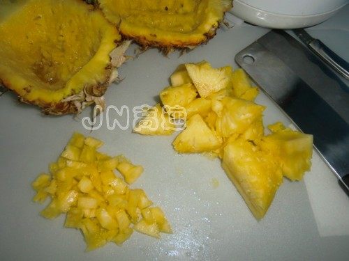 葡萄干菠萝饭步骤3
