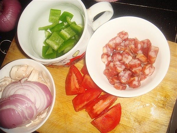 芝士香肠焗饭步骤1