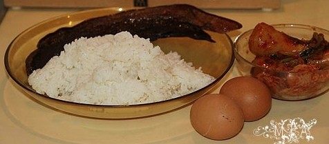 腊肉泡菜炒饭步骤1