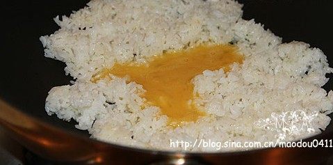腊肉泡菜炒饭步骤3