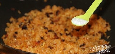 腊肉泡菜炒饭步骤5