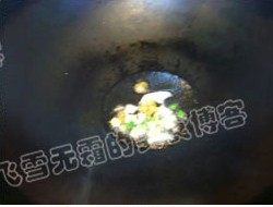 青椒玉米炒饭步骤4