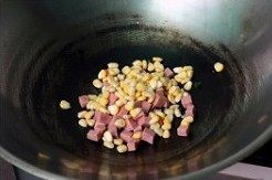 火腿粟米西炒饭步骤1