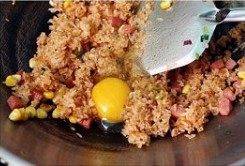 火腿粟米西炒饭步骤6