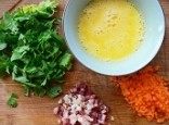 芹菜叶蛋炒饭步骤1
