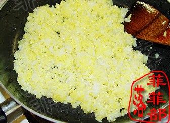 菠萝鸡炒饭步骤3