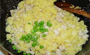 菠萝鸡炒饭步骤4