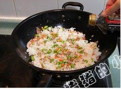 毛豆肉末炒饭步骤4