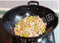 毛豆肉末炒饭步骤2
