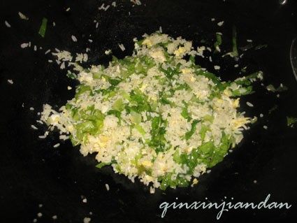 生菜丝鸡蛋炒饭步骤3