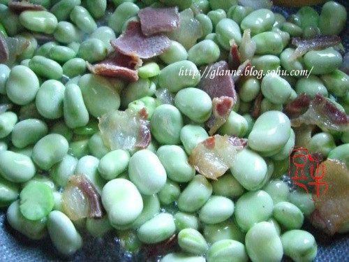 鲜蚕豆火腿焖饭步骤2