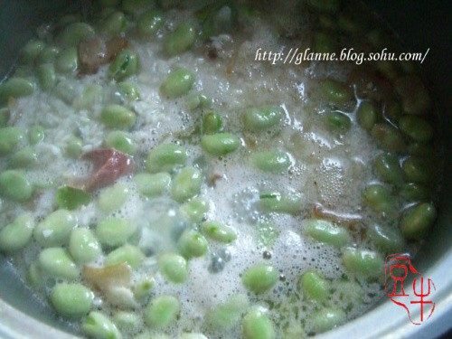 鲜蚕豆火腿焖饭步骤4