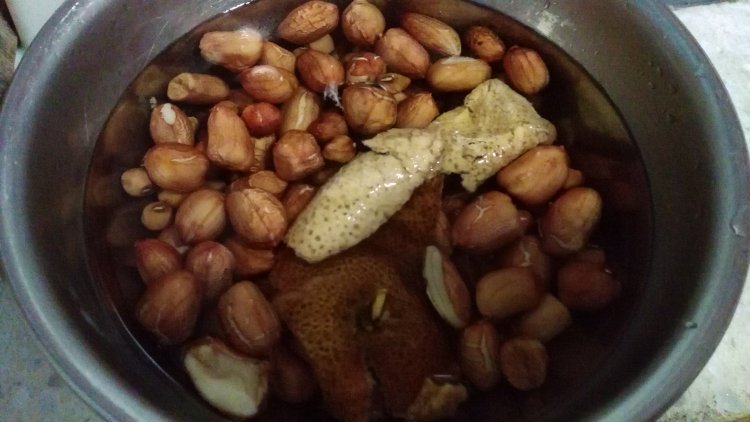 咸骨花生粥步骤1