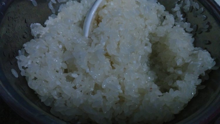 咸骨花生粥步骤3