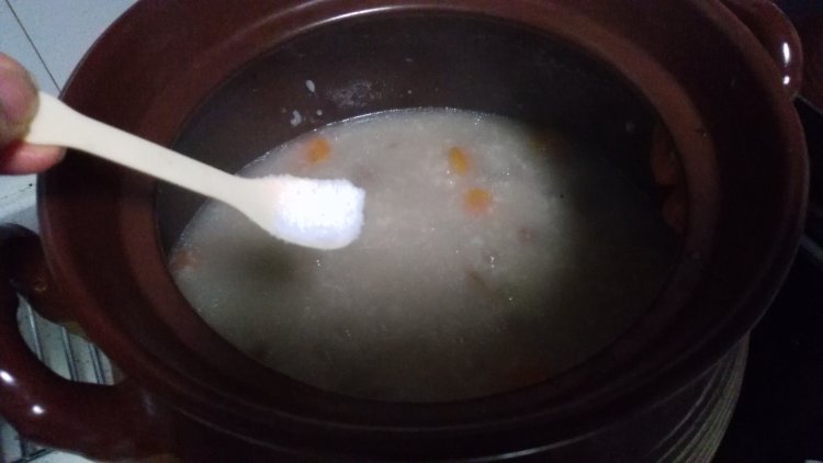 咸骨花生粥步骤6