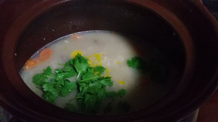 咸骨花生粥步骤7