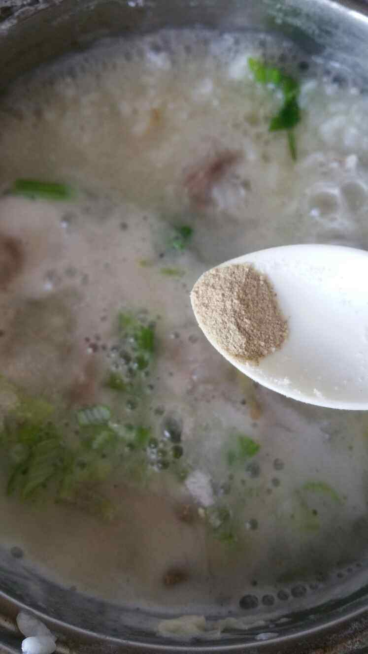 菠菜猪肝粥步骤6