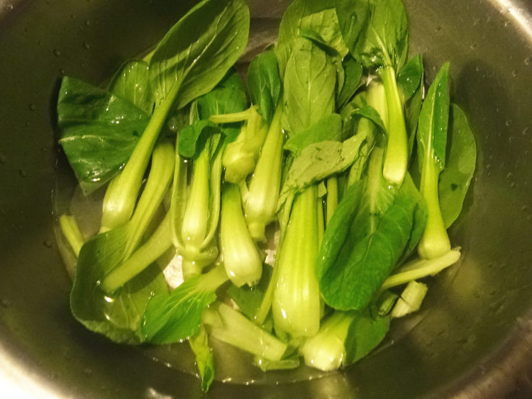 鸭蛋白青菜粥步骤2