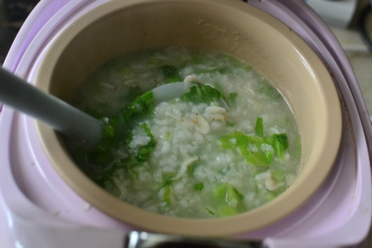 芥菜虾皮粥步骤6