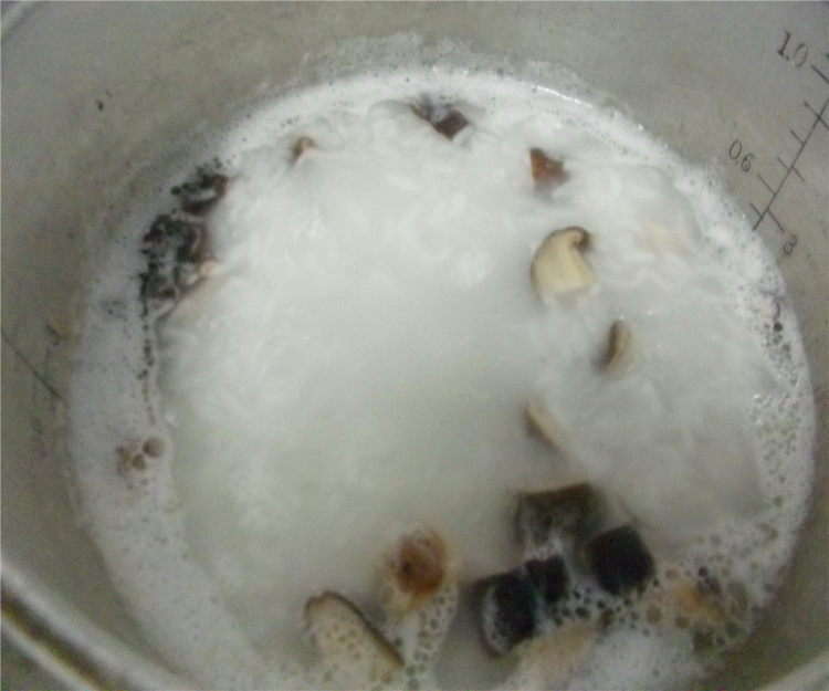 胡萝卜香菇粥步骤4