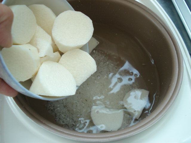 红枣山药粥步骤4